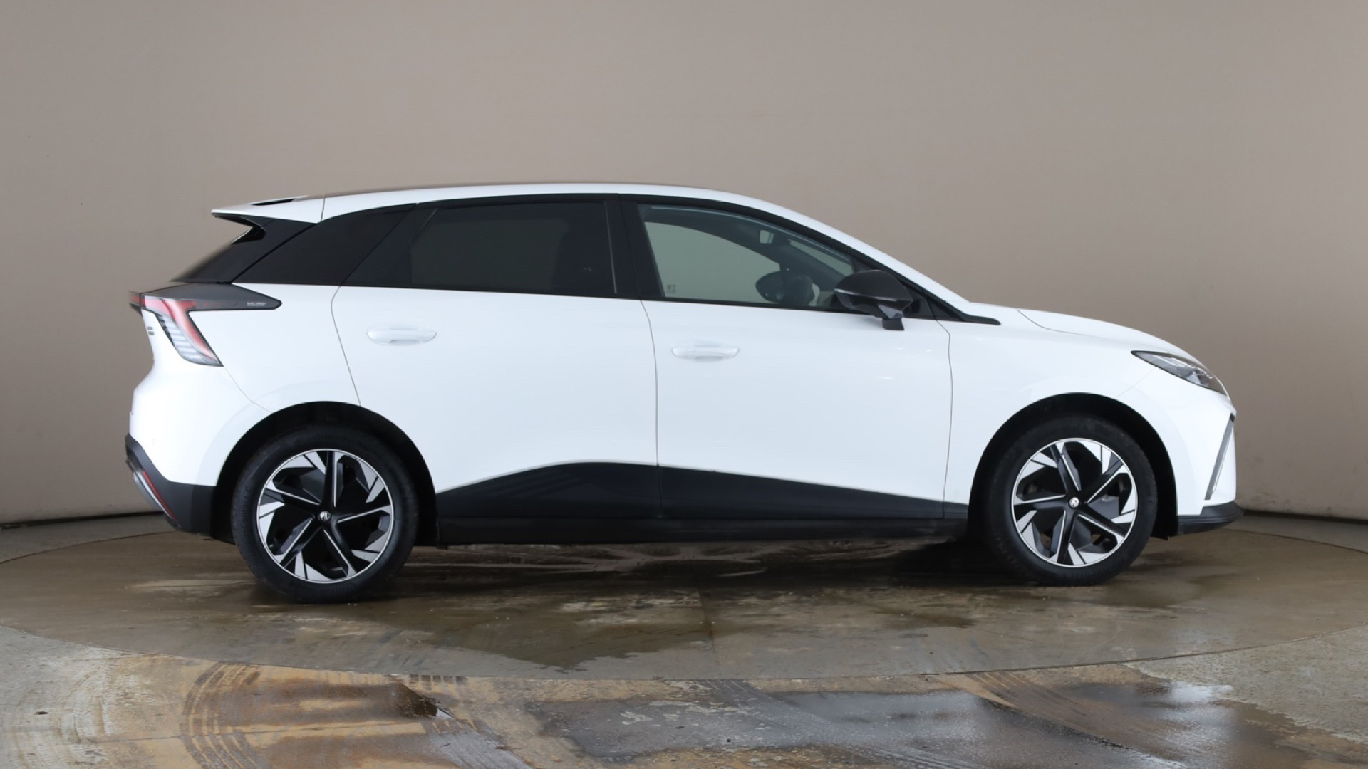 4021001 150kW Trophy EV Long Range 64kWh 5dr Auto