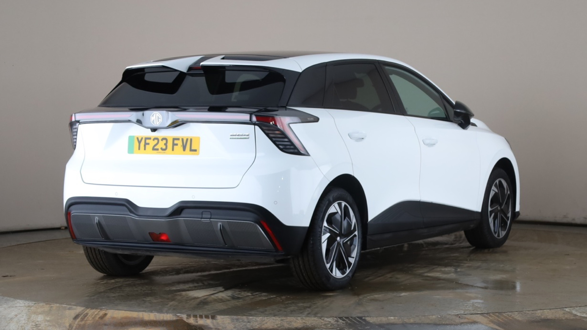 4021001 150kW Trophy EV Long Range 64kWh 5dr Auto