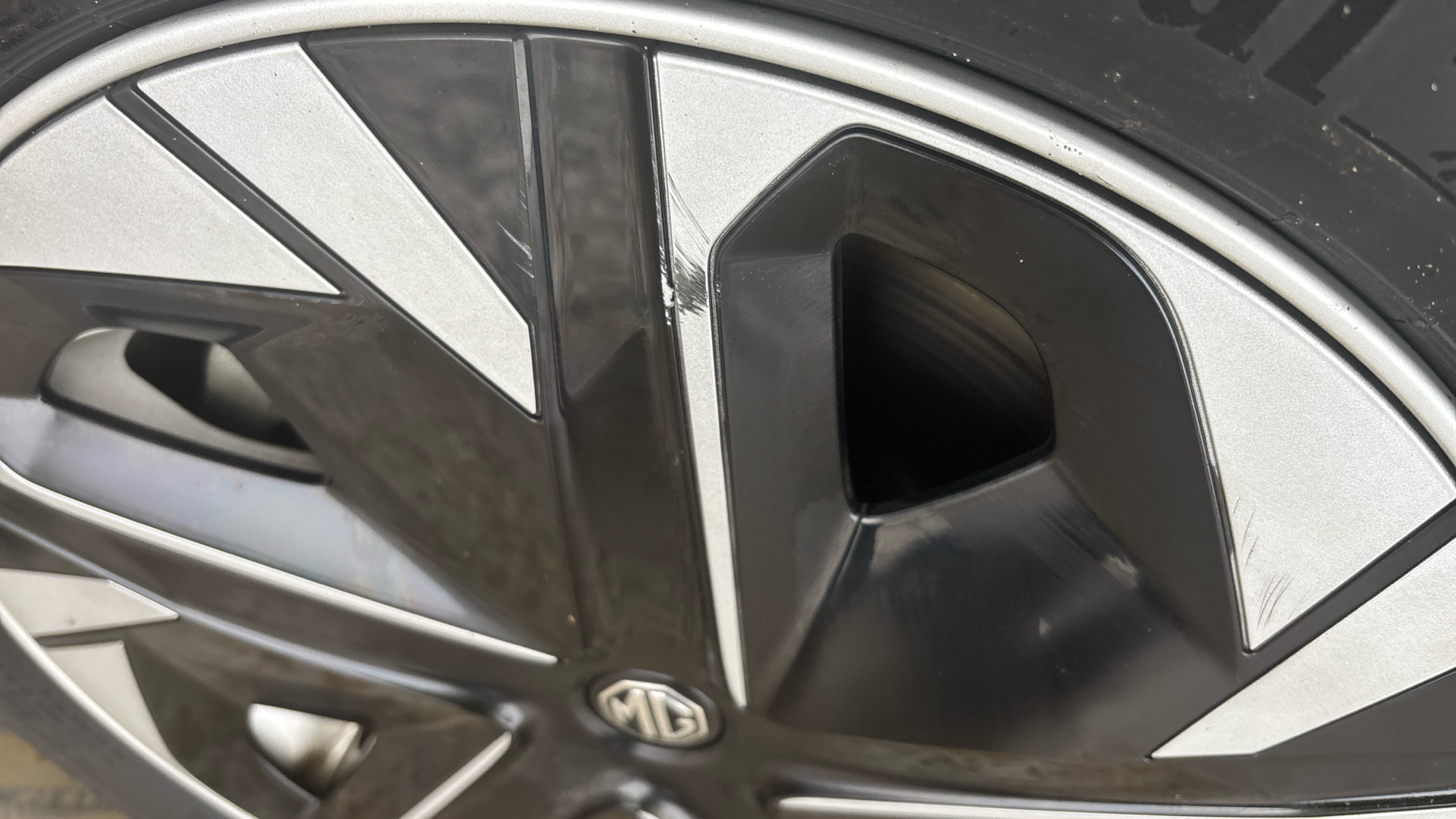 4021001 150kW Trophy EV Long Range 64kWh 5dr Auto