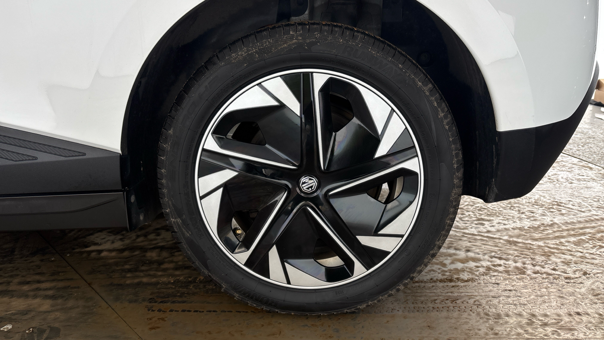 4021001 150kW Trophy EV Long Range 64kWh 5dr Auto