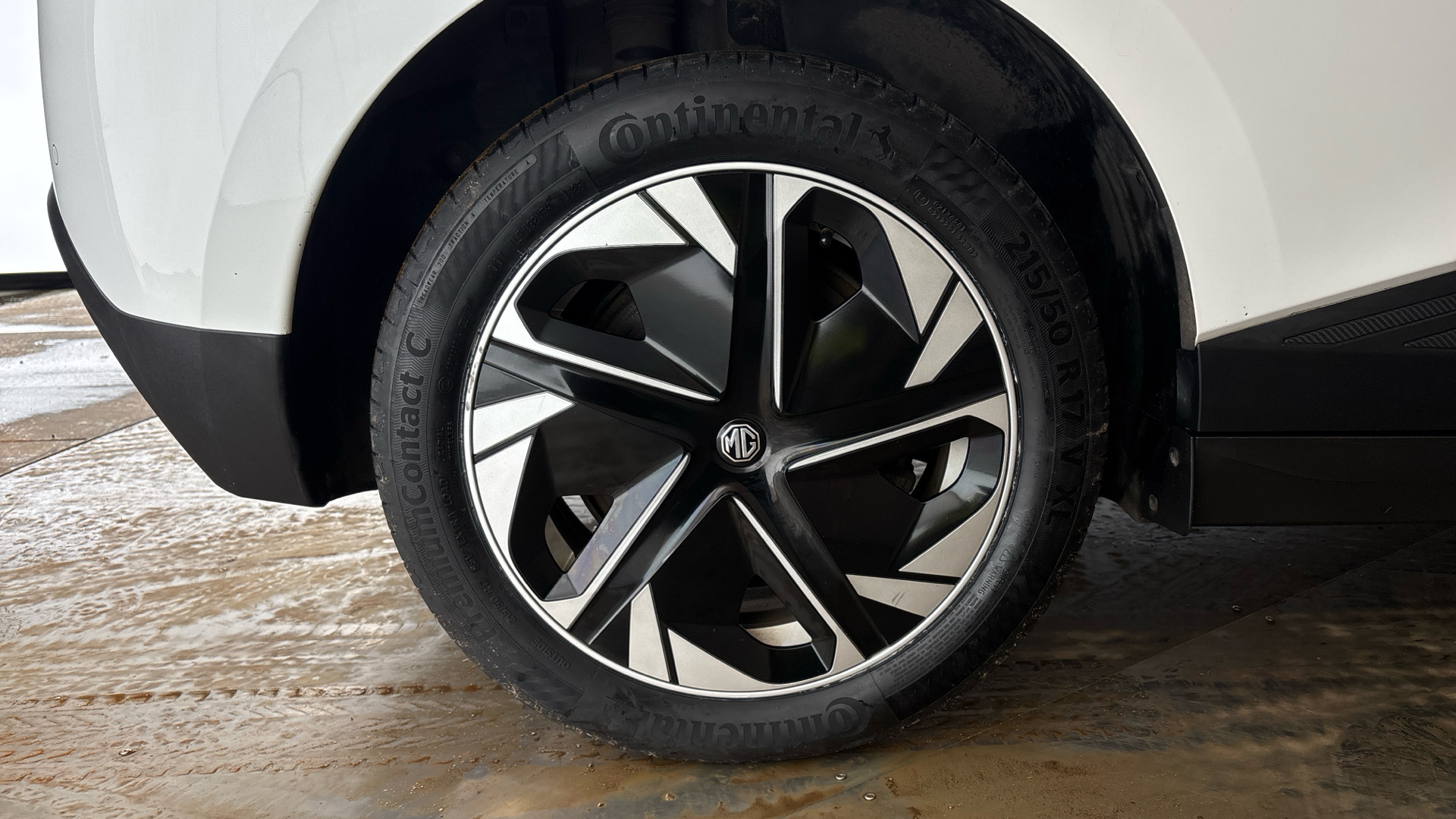 4021001 150kW Trophy EV Long Range 64kWh 5dr Auto