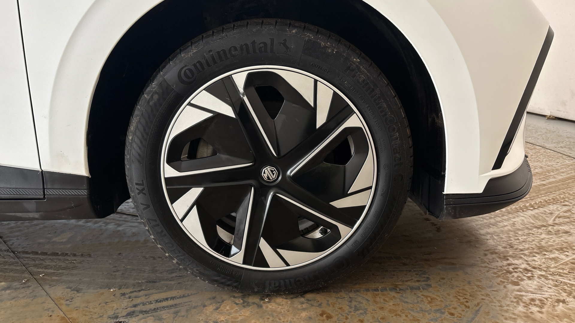 4021001 150kW Trophy EV Long Range 64kWh 5dr Auto