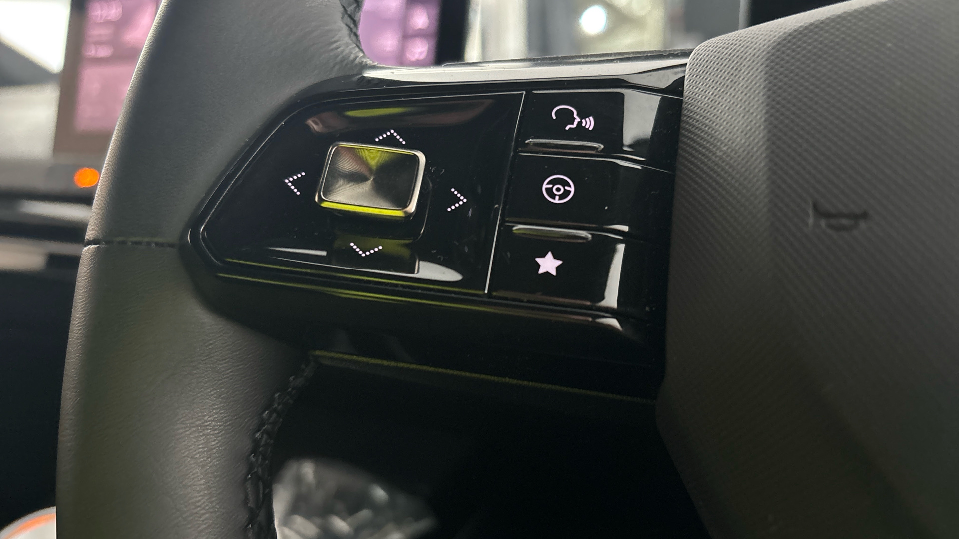 4021001 150kW Trophy EV Long Range 64kWh 5dr Auto