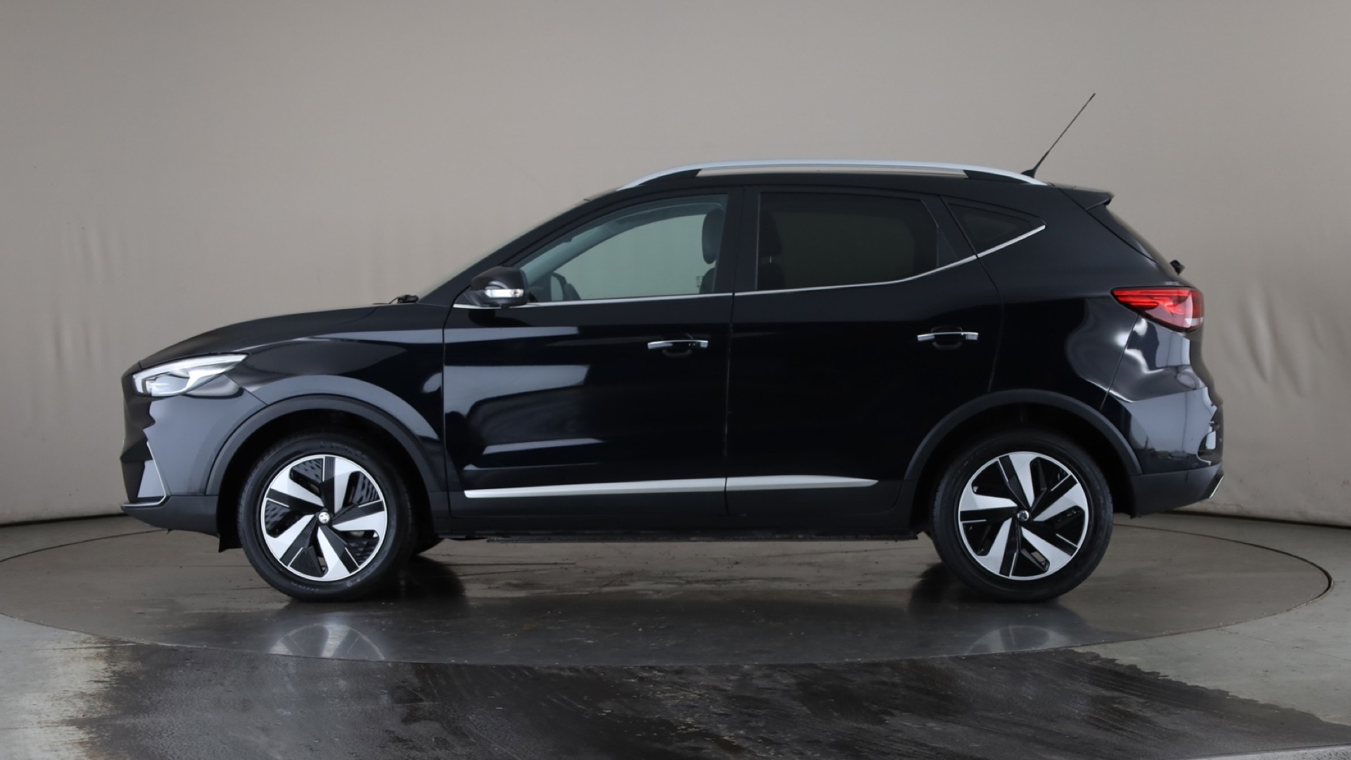 115kW Trophy EV Long Range 73kWh 5dr Auto
