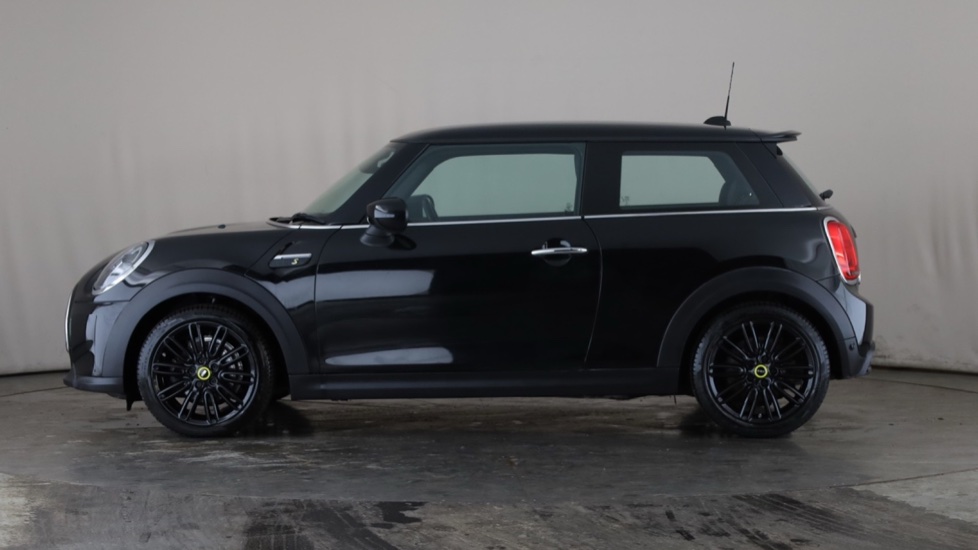 MINI HATCHBACK Image 2