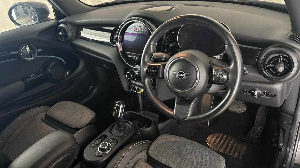 MINI HATCHBACK Image 9