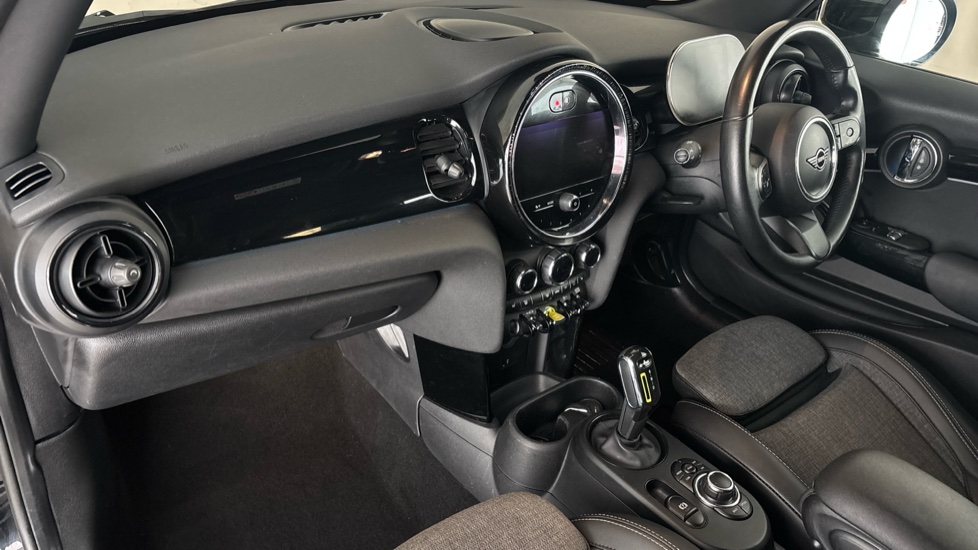 MINI HATCHBACK Image 10