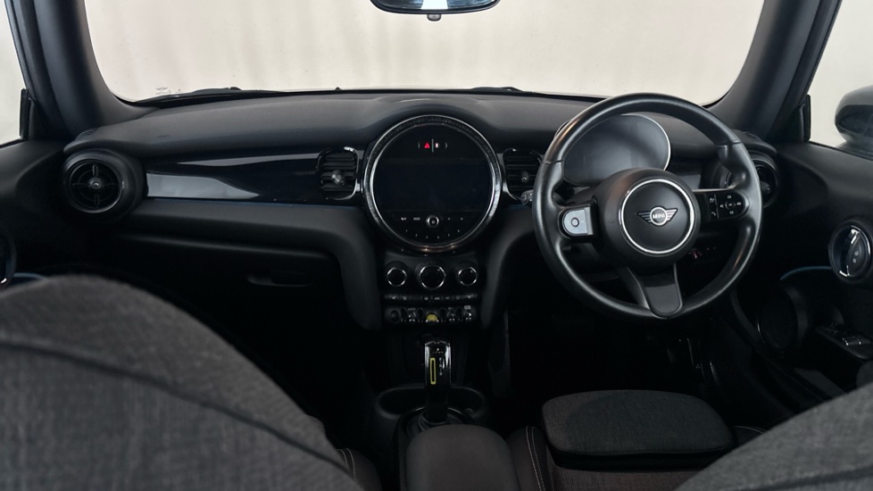 MINI HATCHBACK Image 11