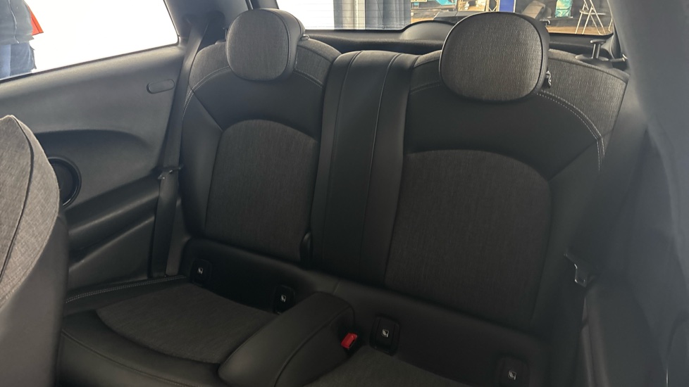 MINI HATCHBACK Image 14