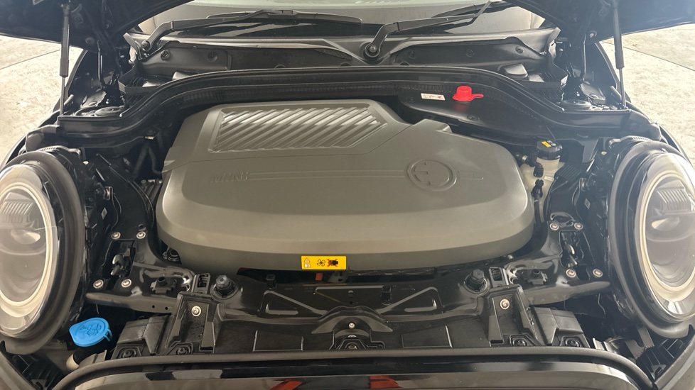 MINI HATCHBACK Image 16