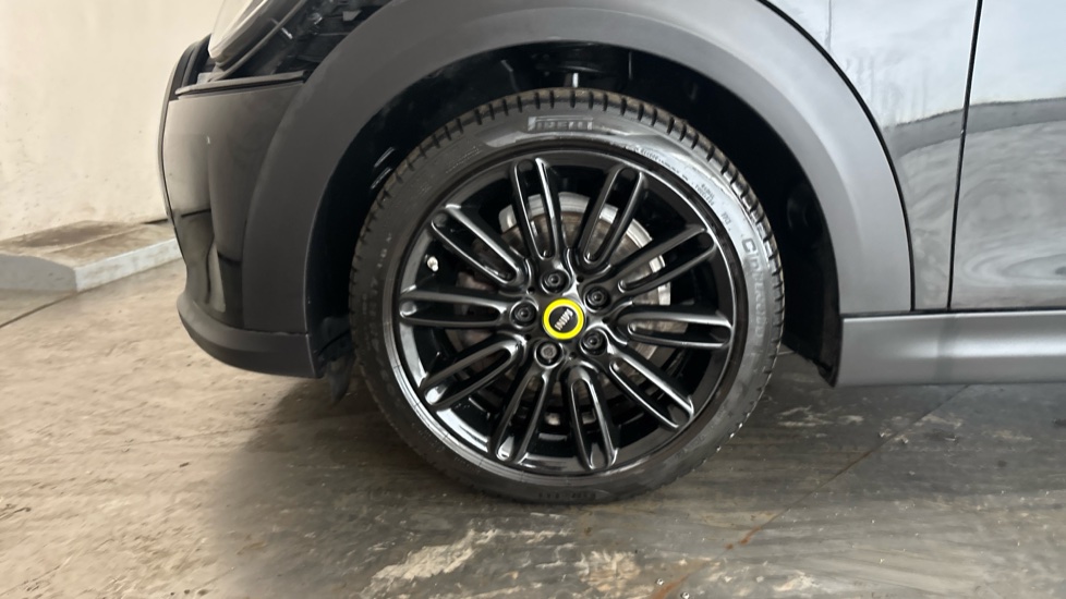 MINI HATCHBACK Image 17