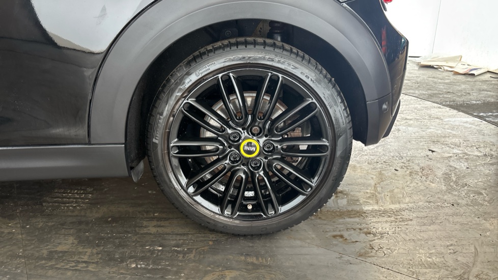 MINI HATCHBACK Image 18