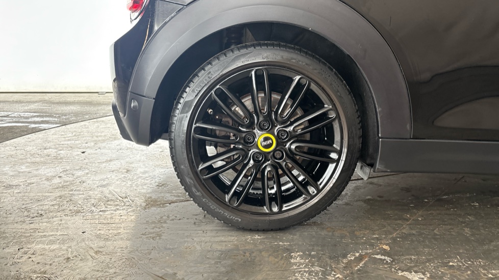 MINI HATCHBACK Image 19