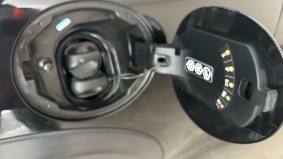 MINI HATCHBACK Image 21