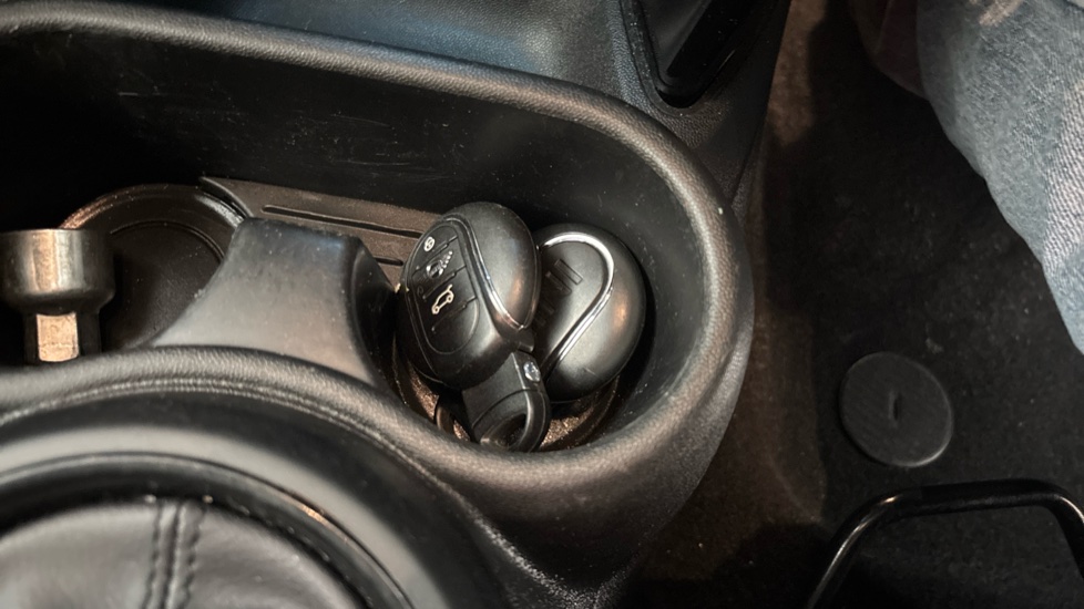 MINI HATCHBACK 2 keys