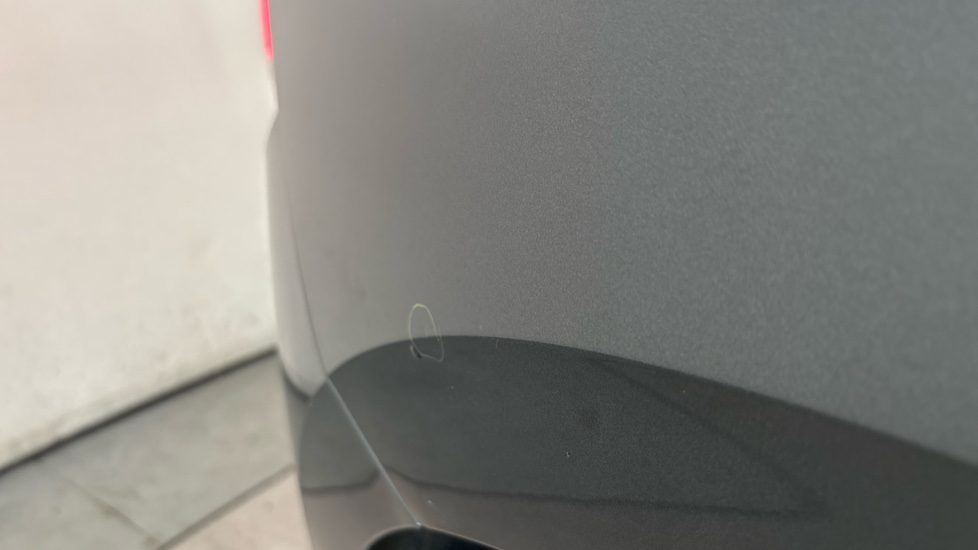 MG MG4 dent