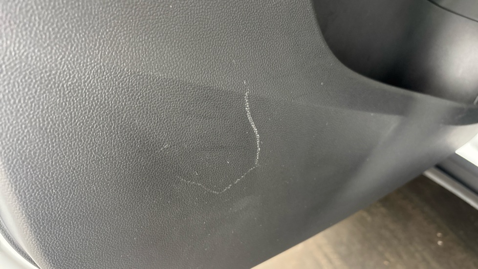 MG ZS Scuff
