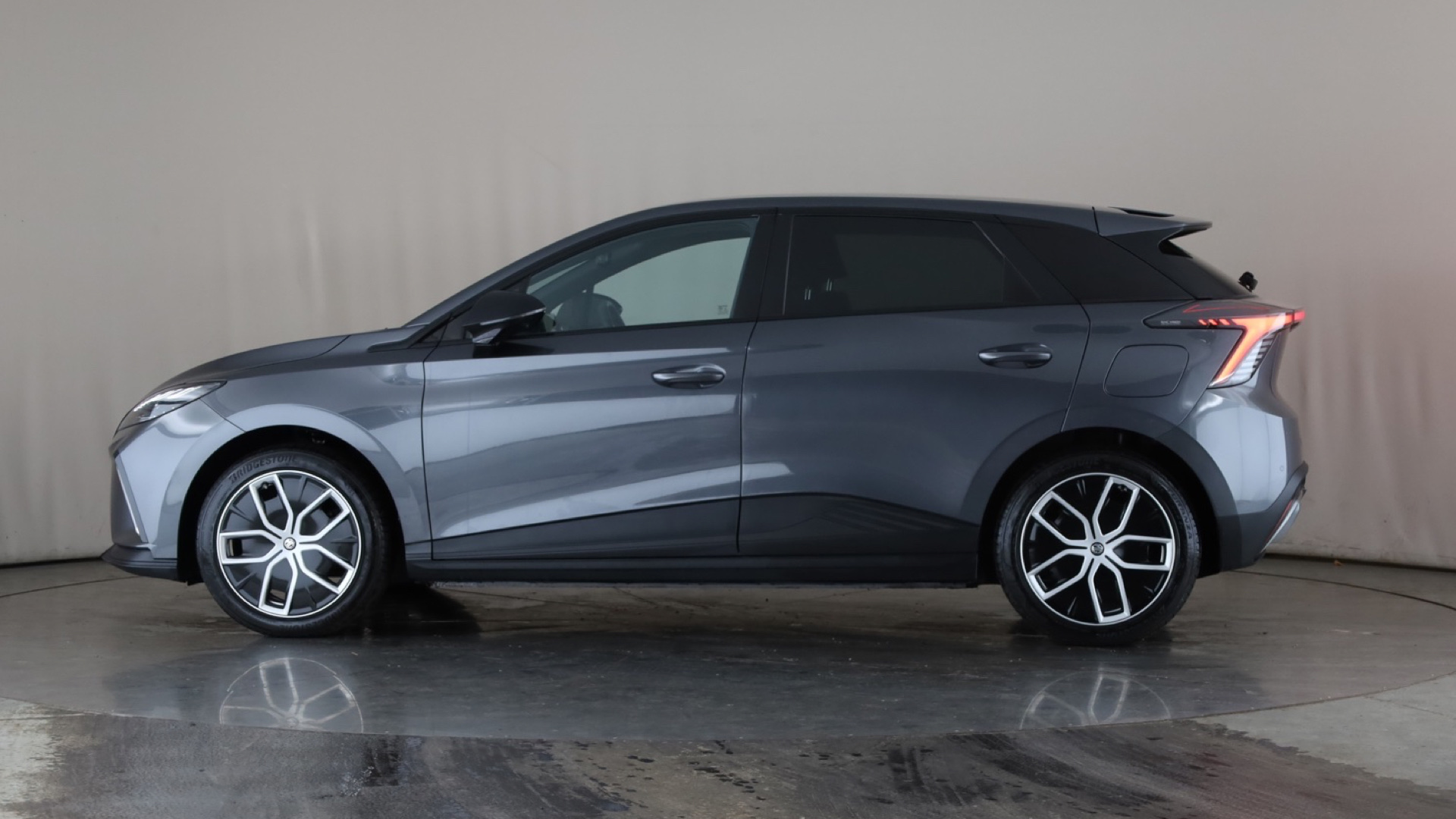 150kW Trophy EV Long Range 64kWh 5dr Auto