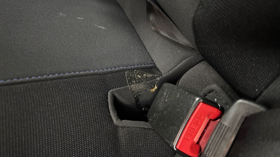 MG MG4 Stain/contamination