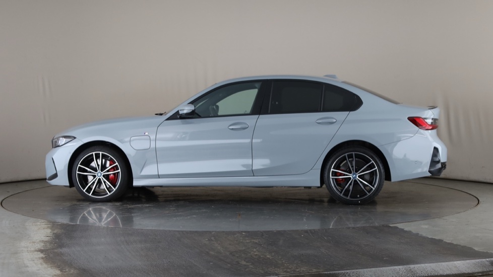 BMW 3 SERIES Image 2