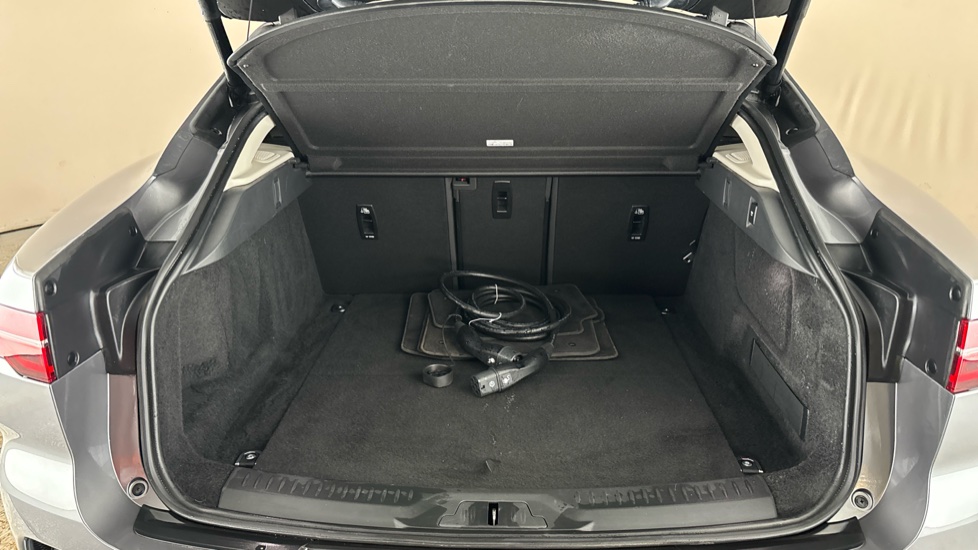 JAGUAR I-PACE Image 15