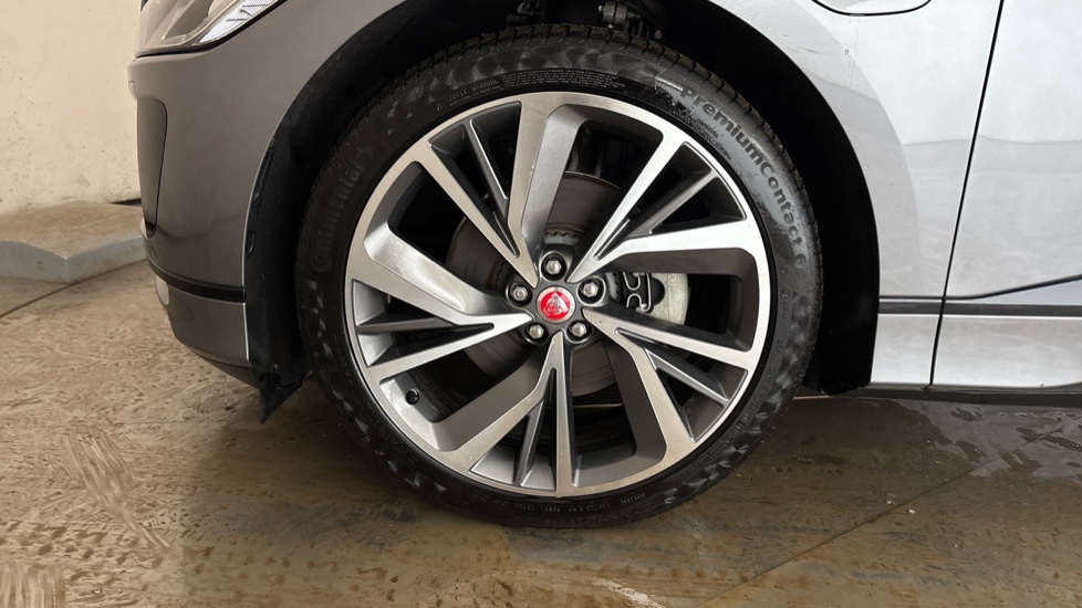 JAGUAR I-PACE Image 17