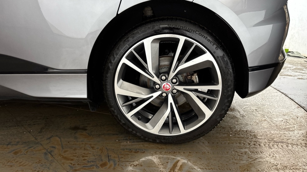 JAGUAR I-PACE Image 18