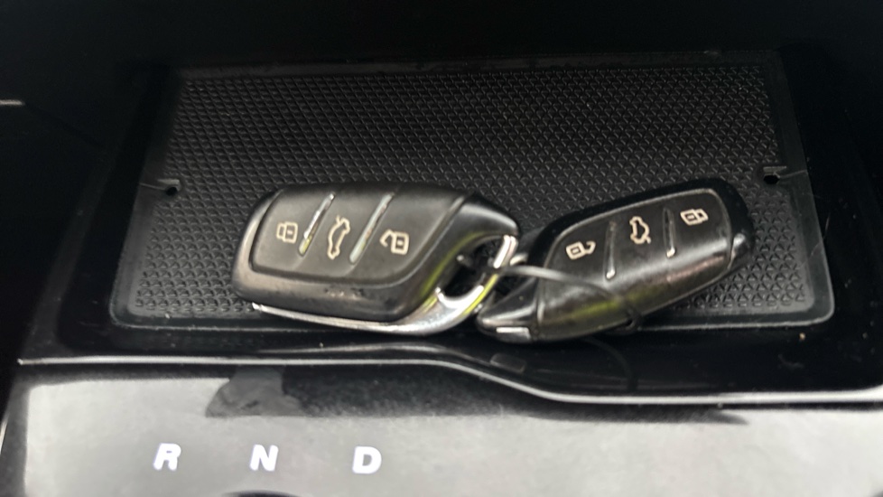 MG MG4 two keys