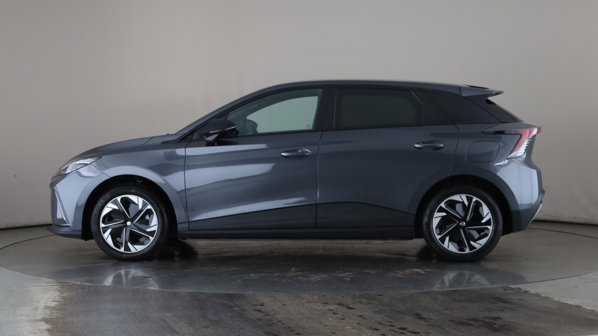 150kW Trophy EV Long Range 64kWh 5dr Auto