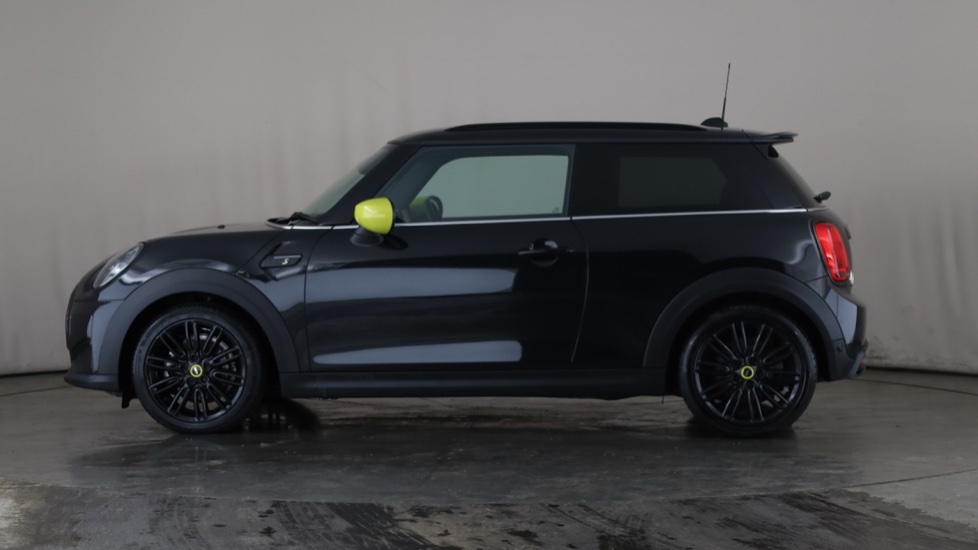 MINI HATCHBACK Image 2