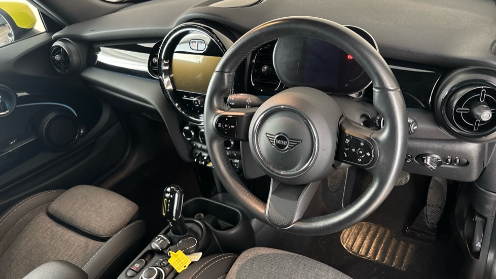 MINI HATCHBACK Image 9