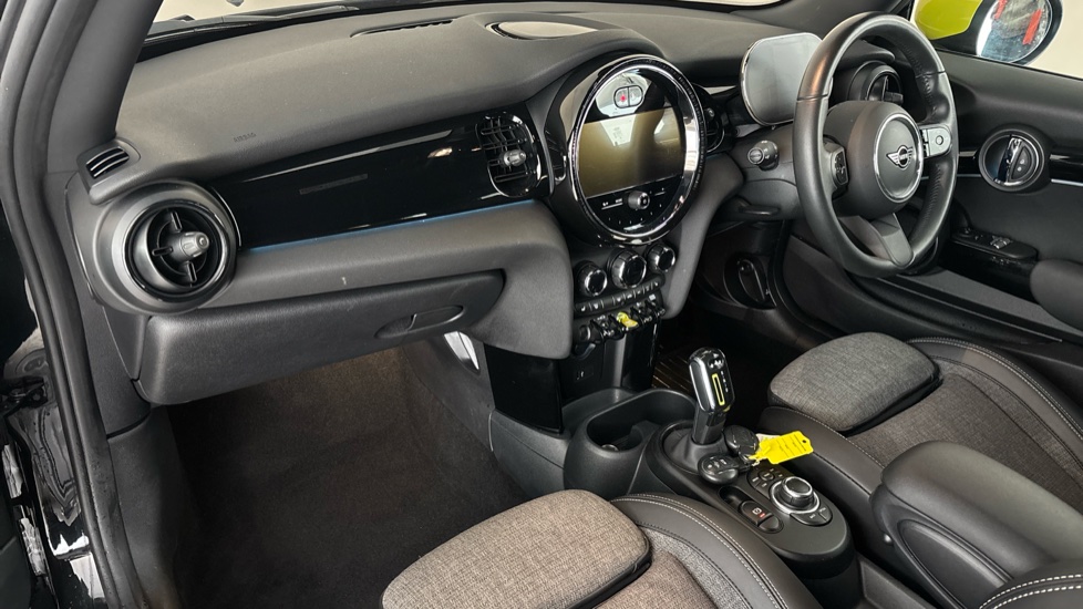 MINI HATCHBACK Image 10