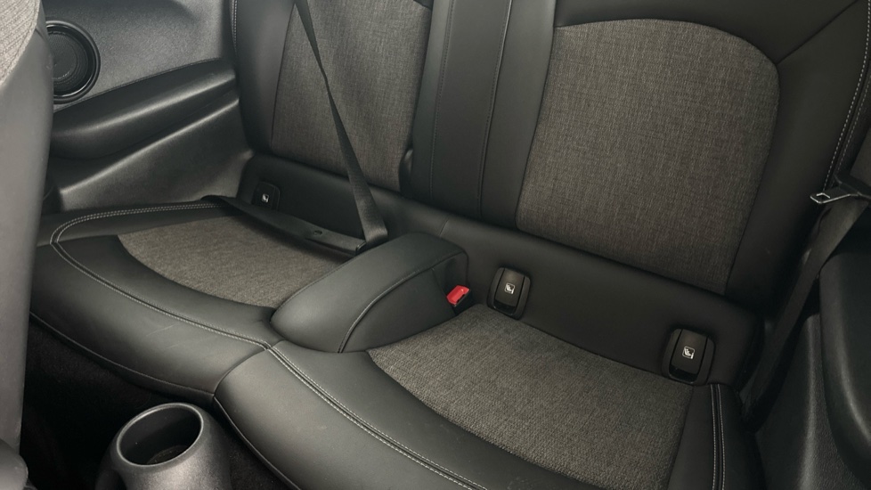 MINI HATCHBACK Image 14