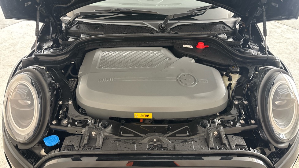 MINI HATCHBACK Image 16