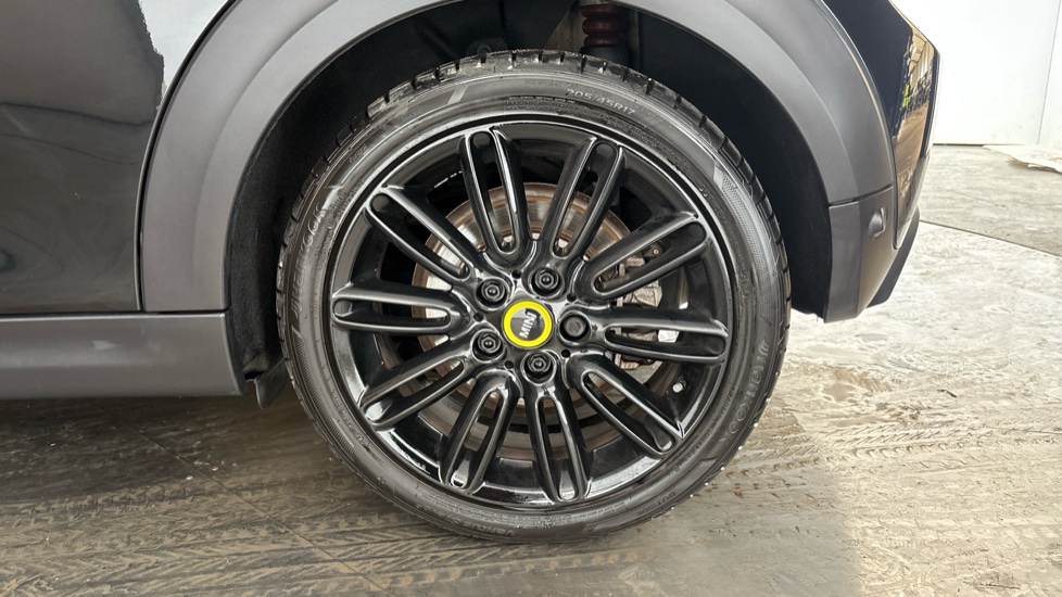 MINI HATCHBACK Image 18