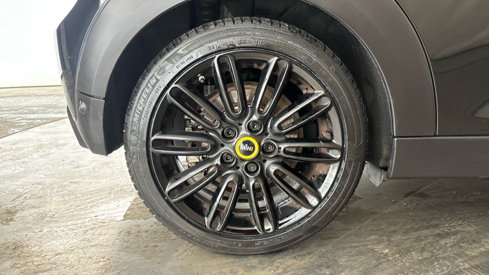 MINI HATCHBACK Image 19