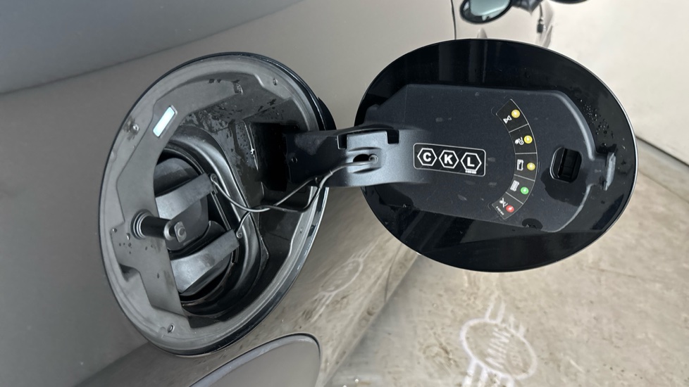 MINI HATCHBACK Image 21