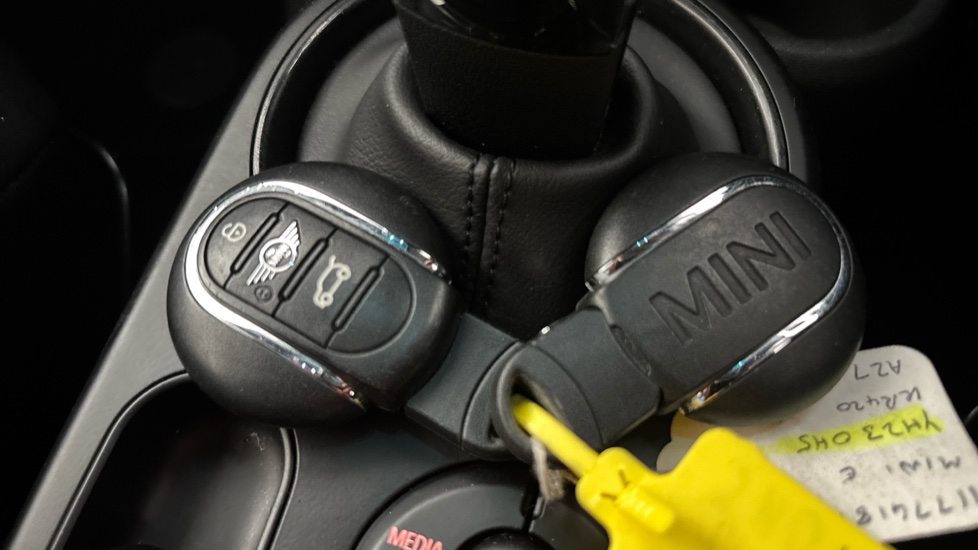 MINI HATCHBACK 2 keys