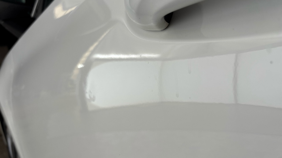 MG MG4 Dent