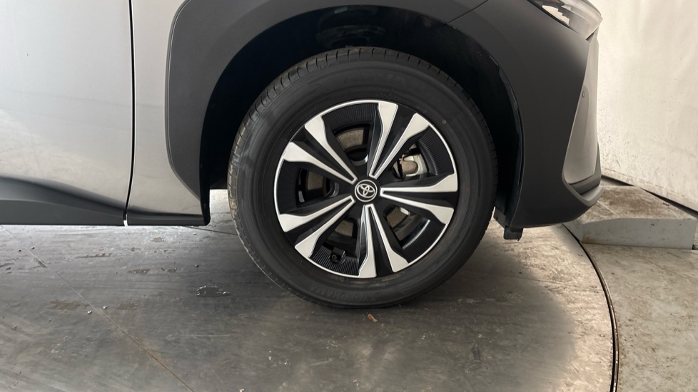 TOYOTA BZ4X Image 20