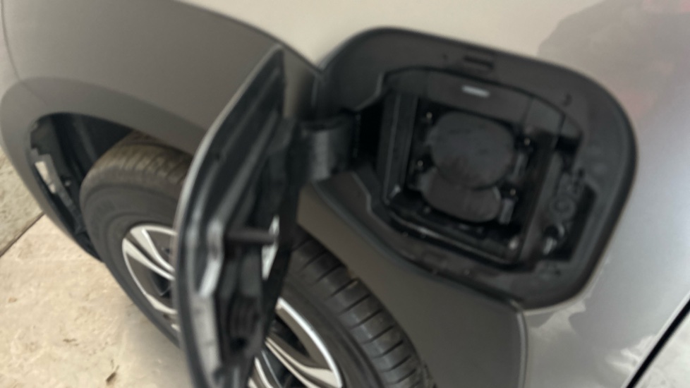 TOYOTA BZ4X Image 21