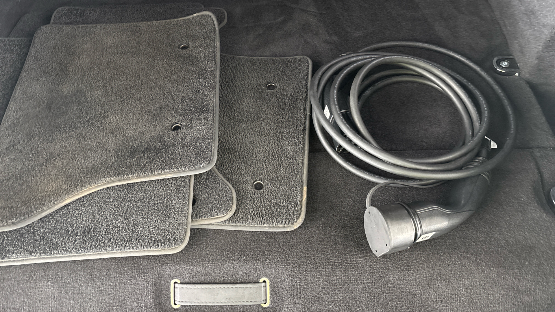 4020887 2.0 P400e HSE Dynamic Black 5dr Auto