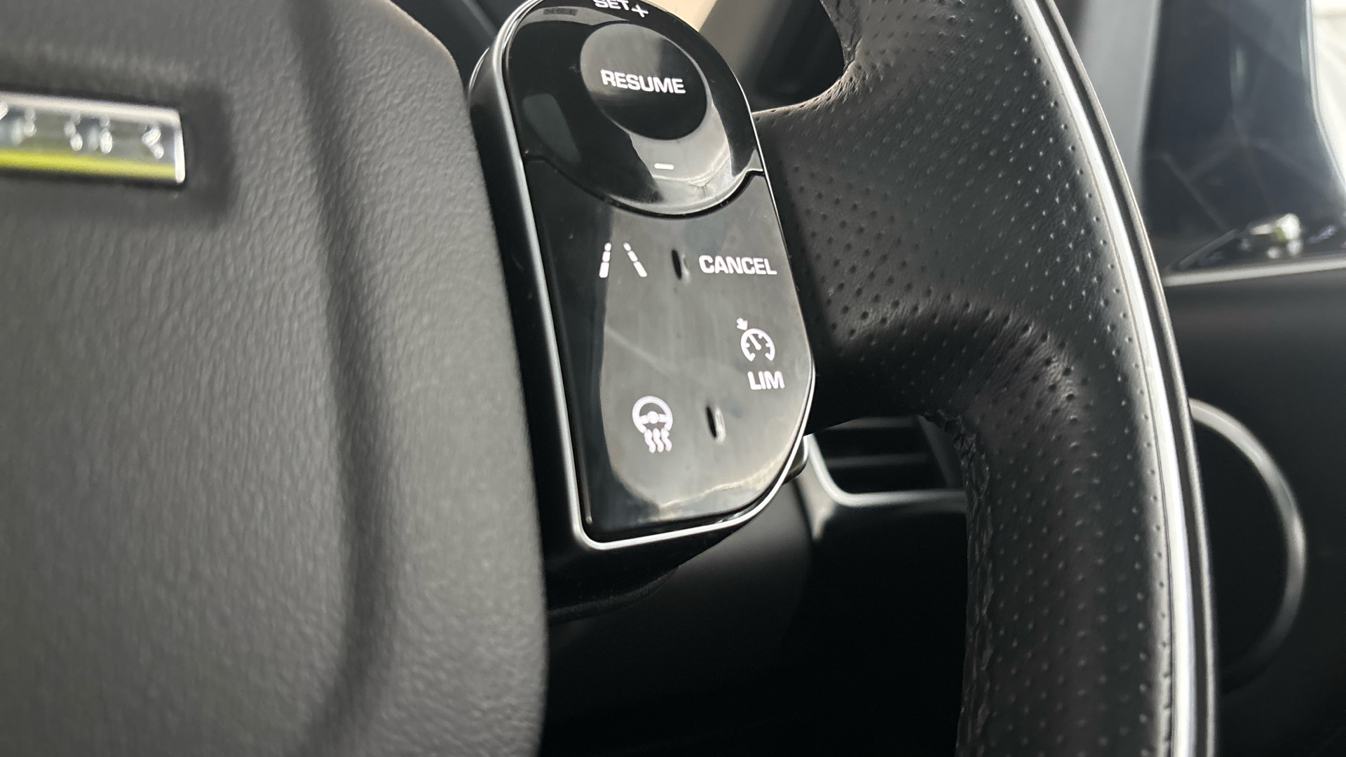 4020887 2.0 P400e HSE Dynamic Black 5dr Auto