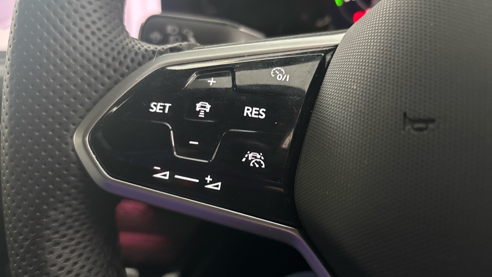 VOLKSWAGEN GOLF cruise control