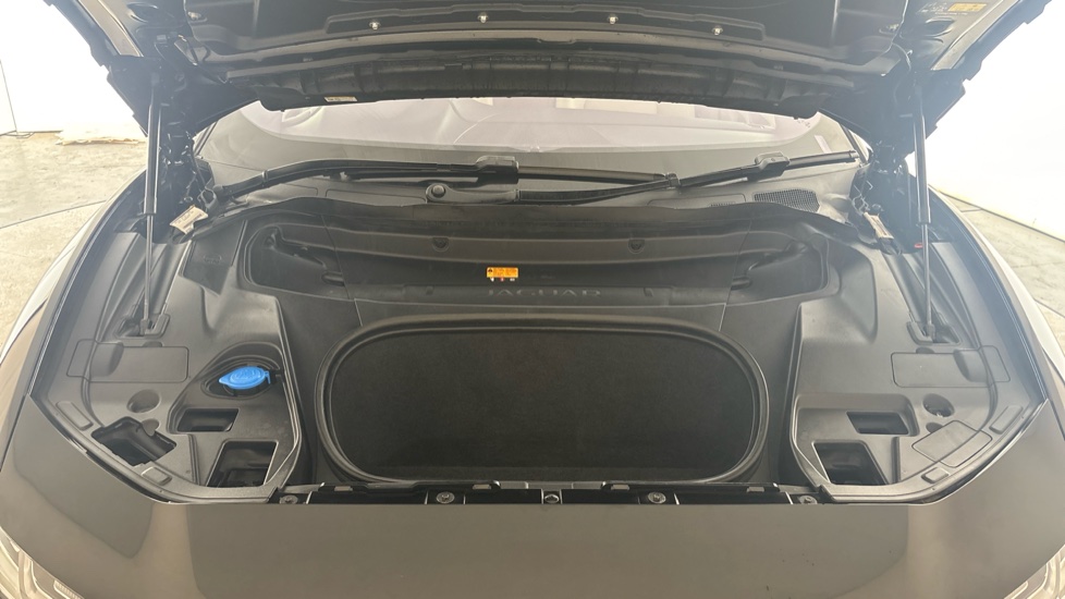 JAGUAR I-PACE Image 16