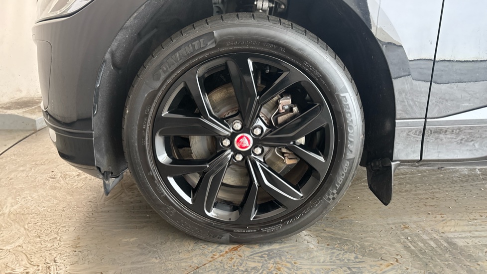 JAGUAR I-PACE Image 17