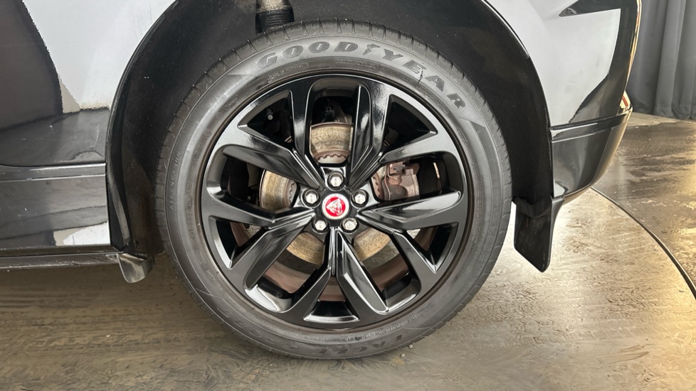 JAGUAR I-PACE Image 18
