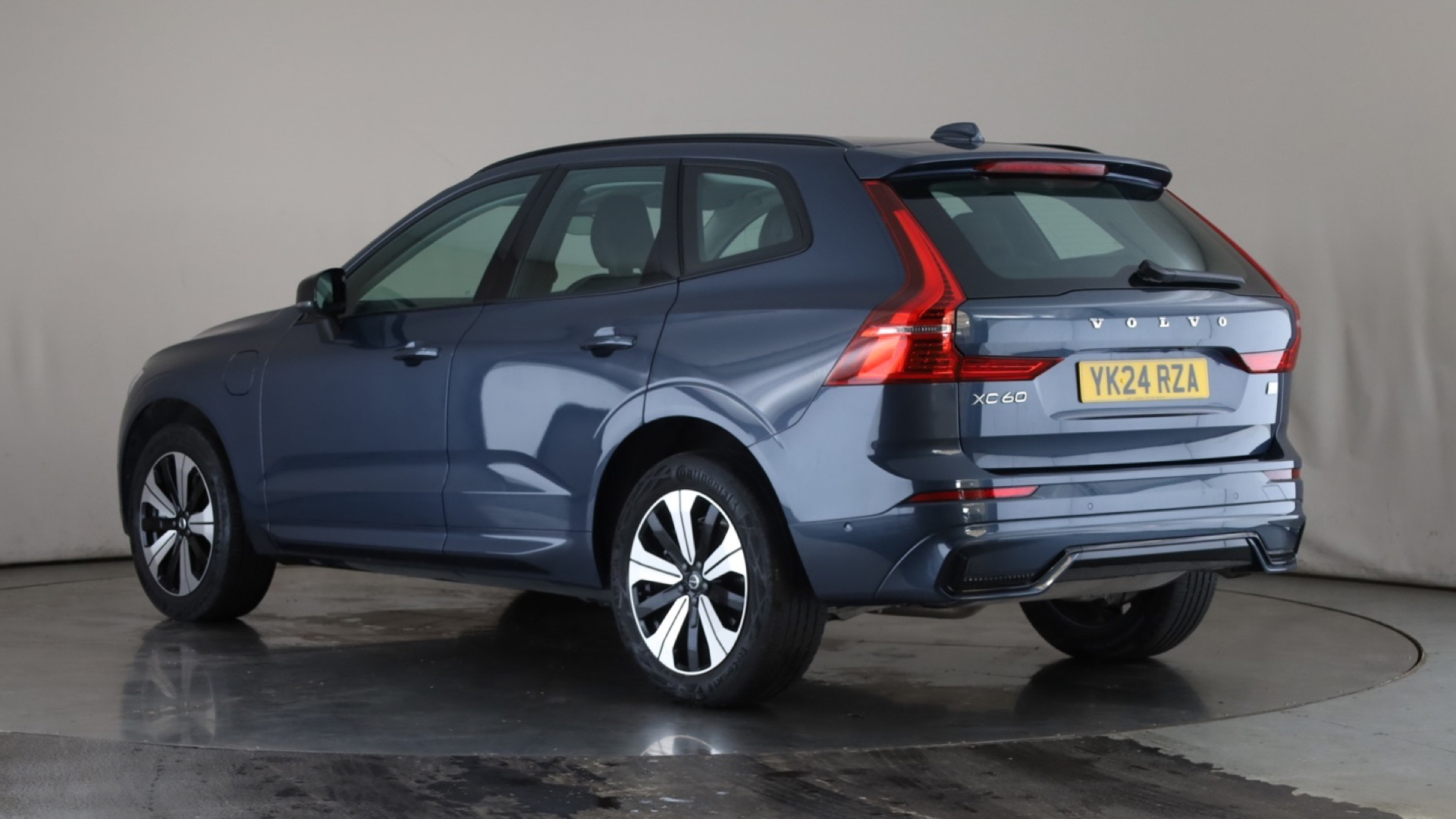 2.0 T6 [350] RC PHEV Plus Dark 5dr AWD Geartronic