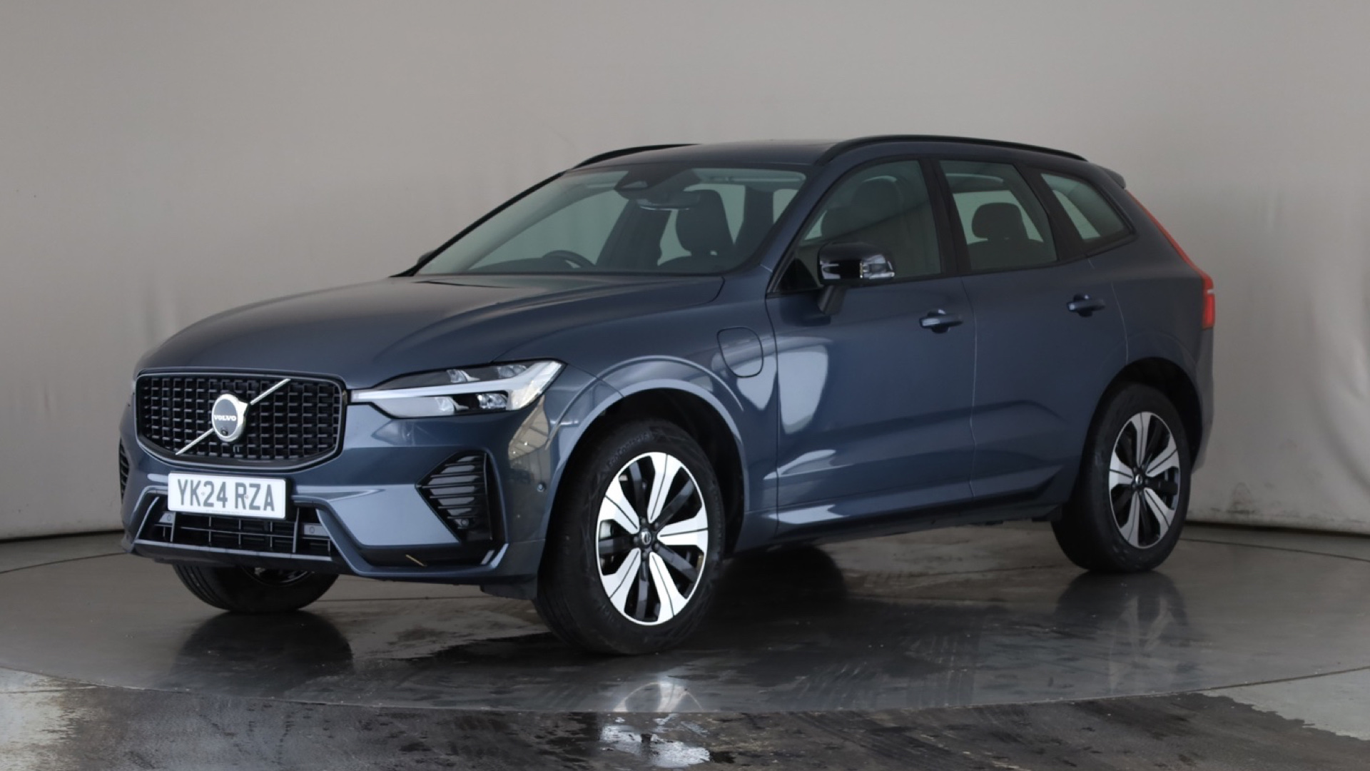 2.0 T6 [350] RC PHEV Plus Dark 5dr AWD Geartronic