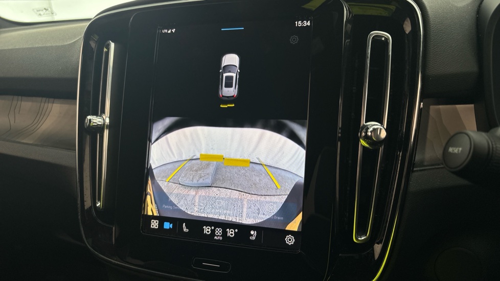 VOLVO EX40 reverse camera